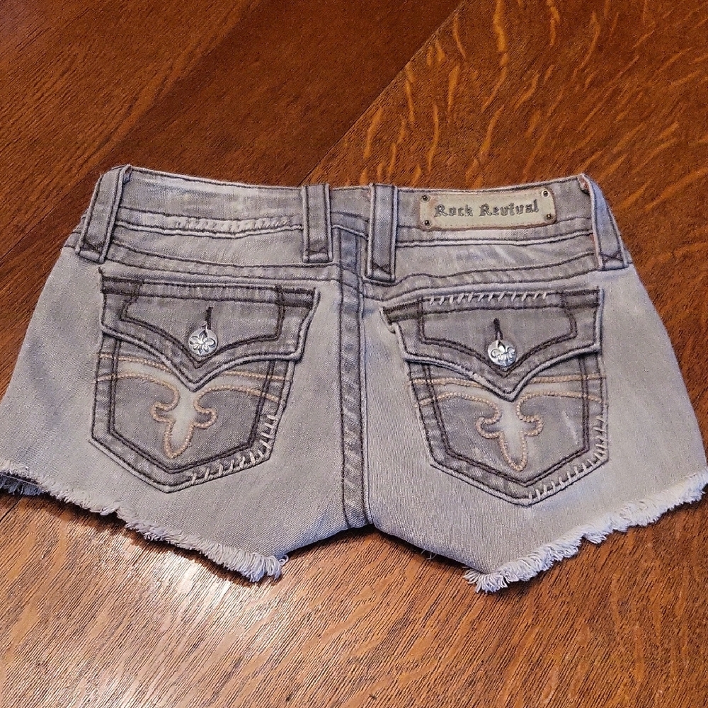Rock Revival Distressed Gray Shorts Size 27
